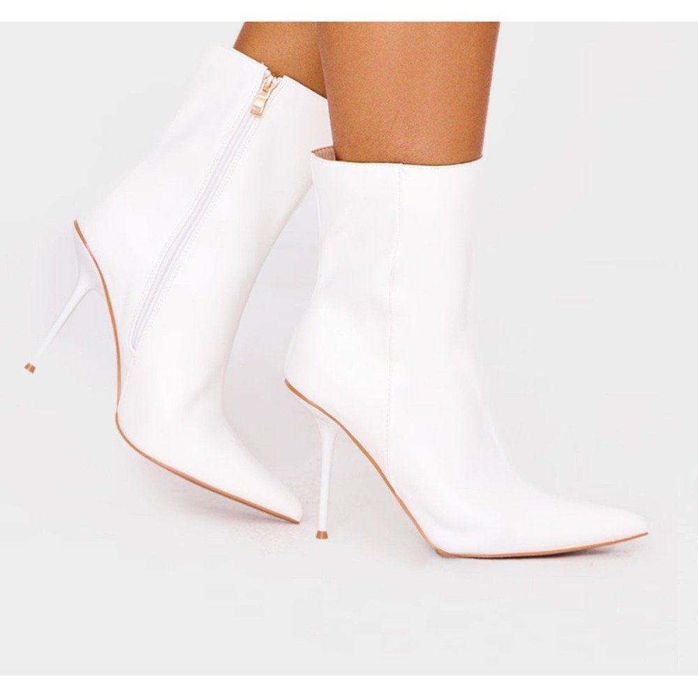 PrettyLittleThing‎ White PU Point Toe Mid Heeled Ankle Sock Boot Sz 9 Stiletto